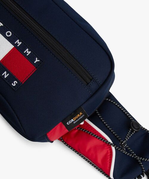 tommy jeans（トミー ジーンズ）の「アーカイブウエストバッグ（ショルダーバッグ・メンズ・マルチ・FREE）」の4枚目の写真