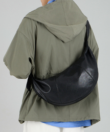 MADGOAT（マッドゴート）の「スプリットハーフムーンメッセンジャーバッグ_ブラック（メッセンジャーバッグ）」