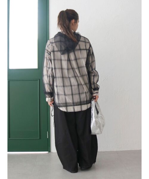 Ungrid(アングリッド)の「カットオフデザインチェックルーズシャツ(シャツ/ブラウス・レディース・アイボリー/レッド・FREE)」の13枚目の写真