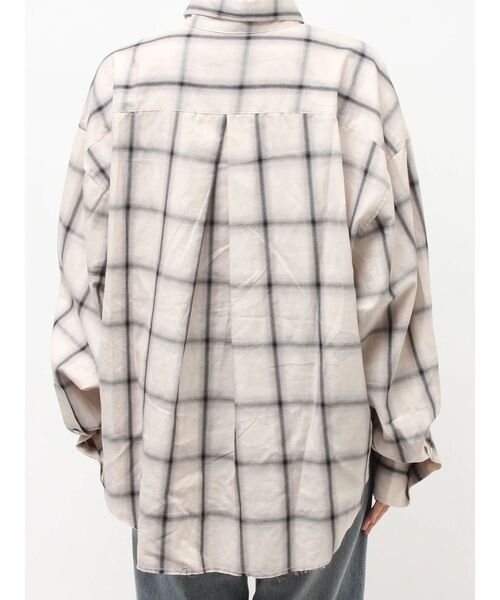 Ungrid(アングリッド)の「カットオフデザインチェックルーズシャツ(シャツ/ブラウス・レディース・アイボリー/レッド・FREE)」の16枚目の写真