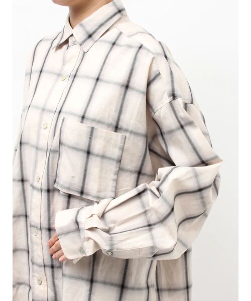 Ungrid(アングリッド)の「カットオフデザインチェックルーズシャツ(シャツ/ブラウス・レディース・アイボリー/レッド・FREE)」の18枚目の写真