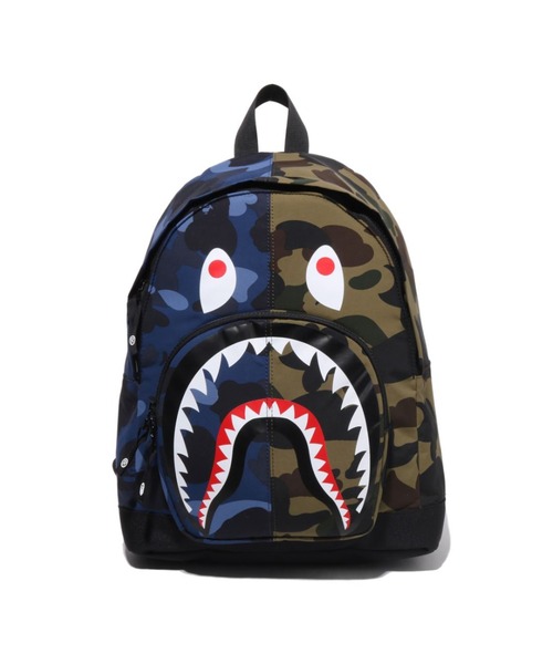 A BATHING APE(アベイシングエイプ)の「SPLIT CAMO SHARK DAYPACK(バックパック/リュック・キッズ・ブルー系その他・FREE)」の2枚目の写真