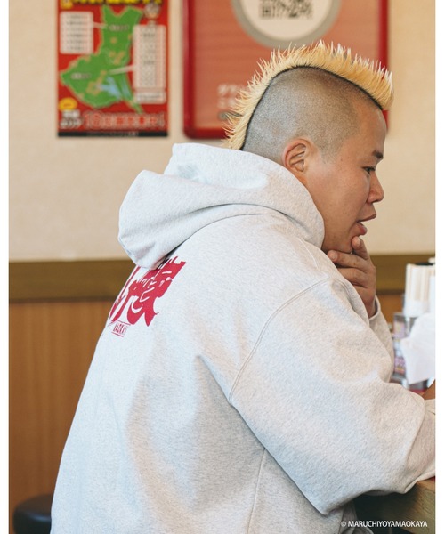 KEBOZ(ケボズ)の「山岡家 × KEBOZ LOGO SWEAT HOODIE(パーカー・メンズ・グレー/ブラック/レッド・S/M/L/XL/2XL)」の16枚目の写真