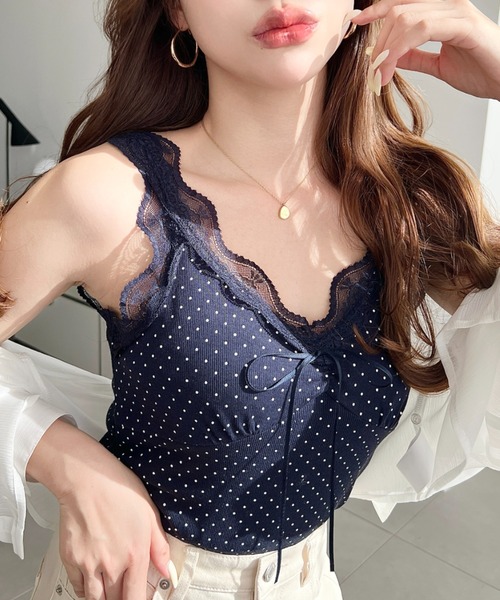 moment+(モーメントプラス)の「ドットプリントテレコリブフロントシャーリングリボンレースタンクトップ(タンクトップ・レディース・ネイビー/アイボリー/ブラック・M)」の4枚目の写真