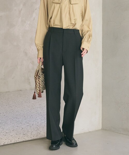 BEAUTY&YOUTH UNITED ARROWS（ビューティーアンドユースユナイテッドアローズ）の「【WEB限定 Wardrobe DAILY MINIMAL】メランジ タックストレートパンツ ウォッシャブル（スラックス・レディース・モカ/ブラック・S/M/L）」の2枚目の写真