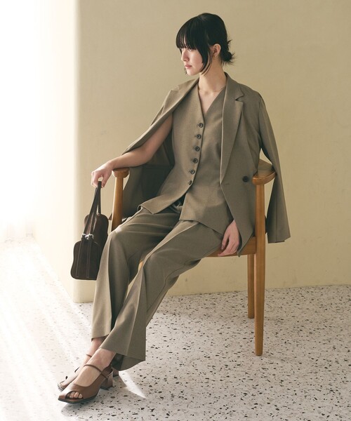 BEAUTY&YOUTH UNITED ARROWS(ビューティーアンドユースユナイテッドアローズ)の「【WEB限定 Wardrobe DAILY MINIMAL】メランジ タックストレートパンツ ウォッシャブル(スラックス・レディース・モカ/ブラック/ベージュ・S/M/L)」の7枚目の写真