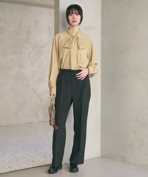 BEAUTY&YOUTH UNITED ARROWS(ビューティーアンドユースユナイテッドアローズ)の「【WEB限定 Wardrobe DAILY MINIMAL】メランジ タックストレートパンツ ウォッシャブル(スラックス・レディース・モカ/ブラック/ベージュ・S/M/L)」の11枚目の写真