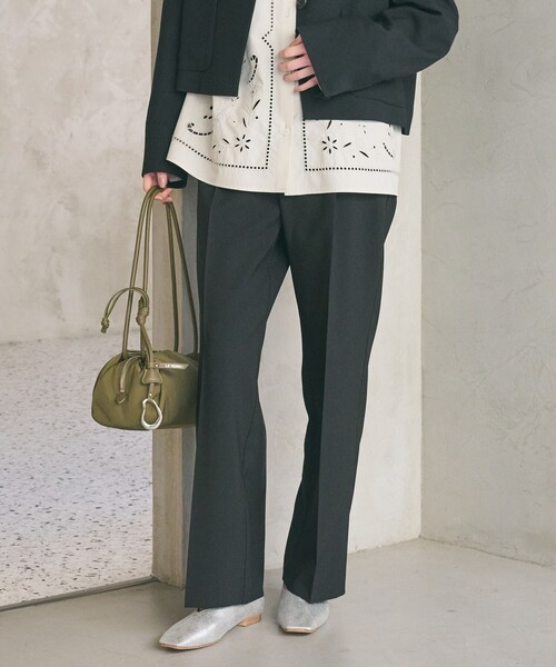 BEAUTY&YOUTH UNITED ARROWS(ビューティーアンドユースユナイテッドアローズ)の「【WEB限定 Wardrobe DAILY MINIMAL】メランジ タックストレートパンツ ウォッシャブル(スラックス・レディース・モカ/ブラック/ベージュ・S/M/L)」の13枚目の写真
