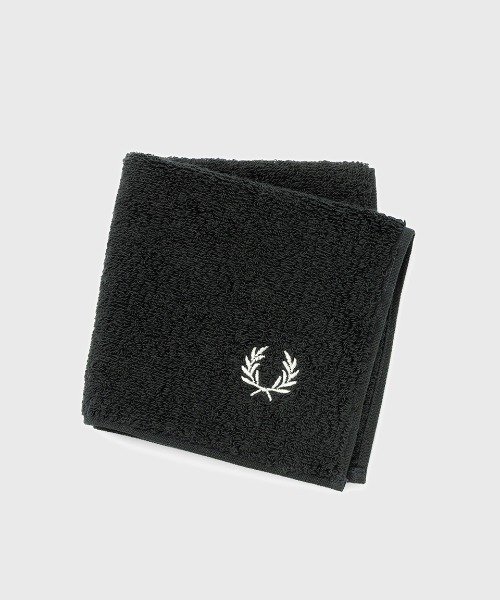 FRED PERRY（フレッドペリー）の「Towel Handkerchief／タオルハンカチ（ハンカチ/ハンドタオル・メンズ・レモンイエロー/ダークグリーン/ブラック/ホワイト/ダークブルー・ONE SIZE）」の3枚目の写真