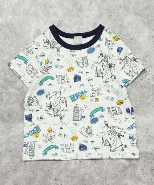 DILASH（ディラッシュ）の「【お揃い可◎・綿100%】世界を旅する！手書き風イラスト総柄Tシャツ（Tシャツ/カットソー・キッズ・オフホワイト/グレー・80/90/100/110/120/130/140）」の2枚目の写真