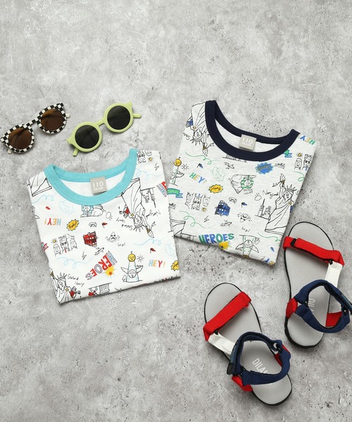 DILASH（ディラッシュ）の「【お揃い可◎・綿100%】世界を旅する！手書き風イラスト総柄Tシャツ（Tシャツ/カットソー・キッズ・オフホワイト/グレー・80/90/100/110/120/130/140）」の3枚目の写真