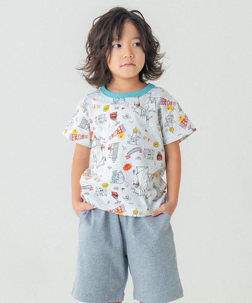 DILASH（ディラッシュ）の「【お揃い可◎・綿100%】世界を旅する！手書き風イラスト総柄Tシャツ（Tシャツ/カットソー・キッズ・オフホワイト/グレー・80/90/100/110/120/130/140）」の12枚目の写真