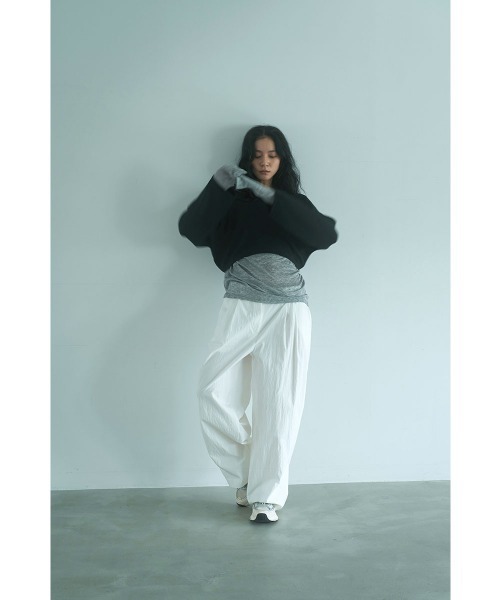 marjour(マージュール)の「SHORT LENGTH RELAX KNIT PULLOVER(ニット/セーター・レディース・ベージュ/ブラック・M)」の6枚目の写真