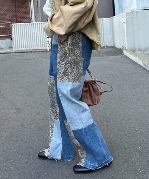 etsinta（エシンタ）の「【etsinta/エシンタ】デニムパッチワークフレアパンツ（デニムパンツ・レディース・オフホワイト/インディゴブルー・ONE SIZE）」の13枚目の写真