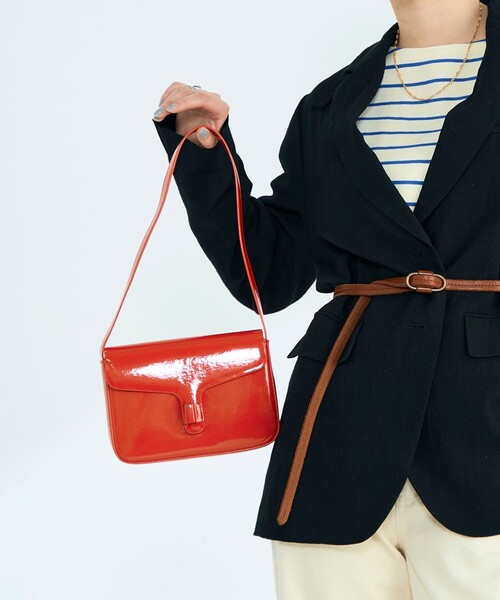 fredy emue（フレディエミュ）の「エナメルフラップワンハンドルバッグ（ショルダーバッグ・レディース・レッド/ブラック・FREE）」の18枚目の写真