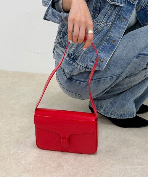 fredy emue（フレディエミュ）の「エナメルフラップワンハンドルバッグ（ショルダーバッグ・レディース・レッド/ブラック・FREE）」の16枚目の写真