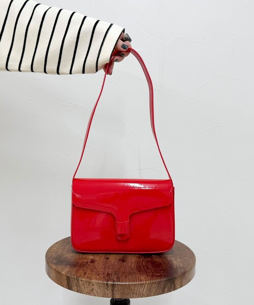 fredy emue（フレディエミュ）の「エナメルフラップワンハンドルバッグ（ショルダーバッグ・レディース・レッド/ブラック・FREE）」の11枚目の写真