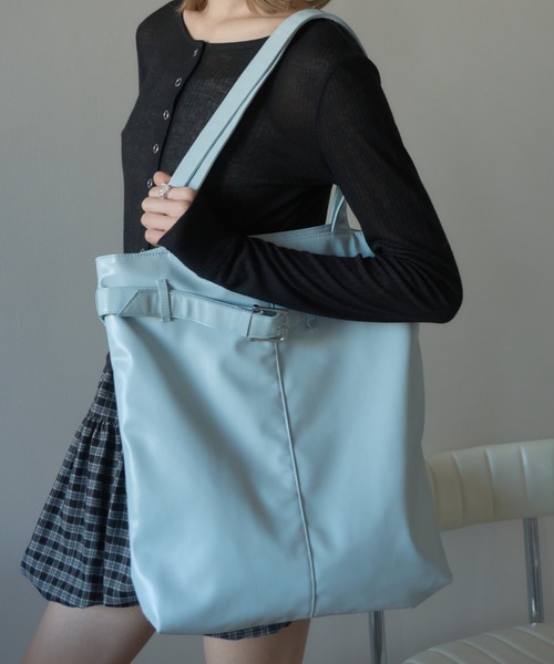 Birthday room（バースデイルーム）の「【A4サイズ/ジャンボうちわ収納可能】フェイクレザーベルトトートバッグ/Faux Leather Belt Tote Bag（トートバッグ・レディース・ライトブルー/ブラック/チョコ・FREE）」の19枚目の写真