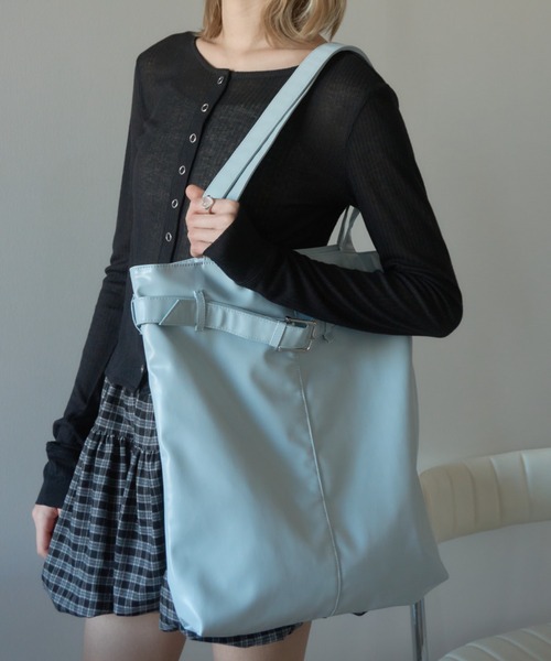 Birthday room（バースデイルーム）の「【A4サイズ/ジャンボうちわ収納可能】フェイクレザーベルトトートバッグ/Faux Leather Belt Tote Bag（トートバッグ・レディース・ライトブルー/ブラック/チョコ・FREE）」の21枚目の写真