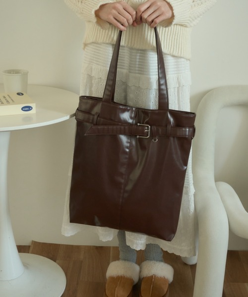 Birthday room（バースデイルーム）の「【A4サイズ/ジャンボうちわ収納可能】フェイクレザーベルトトートバッグ/Faux Leather Belt Tote Bag（トートバッグ・レディース・ライトブルー/ブラック/チョコ・FREE）」の18枚目の写真
