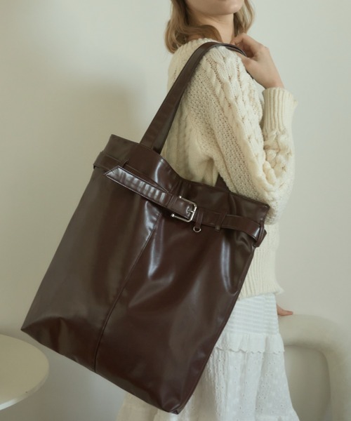 Birthday room（バースデイルーム）の「【A4サイズ/ジャンボうちわ収納可能】フェイクレザーベルトトートバッグ/Faux Leather Belt Tote Bag（トートバッグ・レディース・ライトブルー/ブラック/チョコ・FREE）」の17枚目の写真