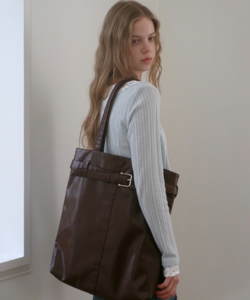Birthday room（バースデイルーム）の「【A4サイズ/ジャンボうちわ収納可能】フェイクレザーベルトトートバッグ/Faux Leather Belt Tote Bag（トートバッグ・レディース・ライトブルー/ブラック/チョコ・FREE）」の14枚目の写真