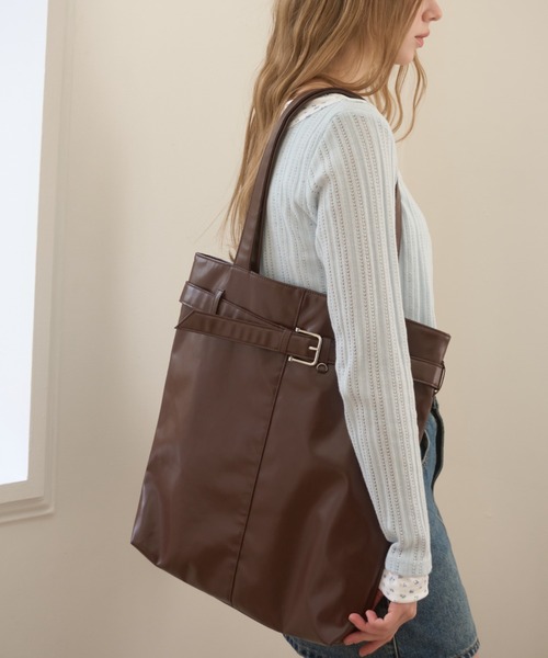 Birthday room（バースデイルーム）の「【A4サイズ/ジャンボうちわ収納可能】フェイクレザーベルトトートバッグ/Faux Leather Belt Tote Bag（トートバッグ・レディース・ライトブルー/ブラック/チョコ・FREE）」の11枚目の写真