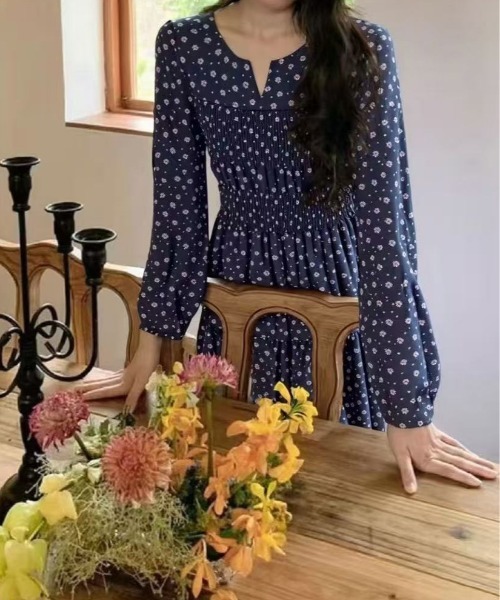 FINEnough(ファインナフ)の「花柄プリントシャーリング ドット柄見えティアードワンピース(ワンピース・レディース・ネイビー/ホワイト/ブラック・FREE)」の9枚目の写真