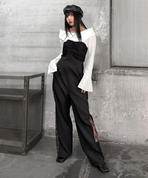 LVEU.(ラブユ.)の「【LVEU.】シャツカラー切替オフショルリブトップス / トップス カットソー ブラウス 長袖 オフショル オフショルダー ビッグカラー クロップド ショート ブラック ホワイト モード(Tシャツ/カットソー・レディース・ブラック/ホワイト・FREE)」の9枚目の写真
