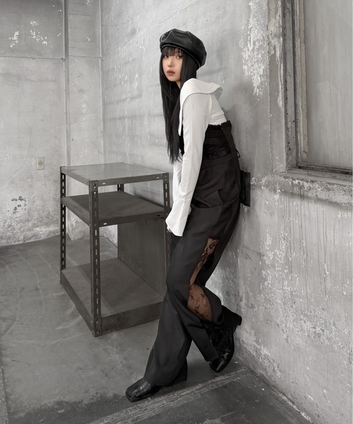 LVEU.(ラブユ.)の「【LVEU.】シャツカラー切替オフショルリブトップス / トップス カットソー ブラウス 長袖 オフショル オフショルダー ビッグカラー クロップド ショート ブラック ホワイト モード(Tシャツ/カットソー・レディース・ブラック/ホワイト・FREE)」の11枚目の写真