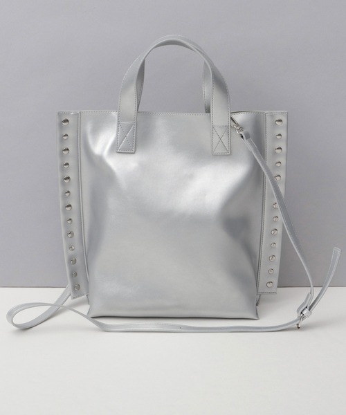 cheek（BAG）（チーク）の「2WAY ショルダートート リベット レザー調 トートバッグ（トートバッグ・レディース・シルバー/ブラック・FREE）」の2枚目の写真