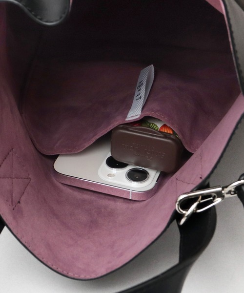 cheek（BAG）（チーク）の「2WAY ショルダートート リベット レザー調 トートバッグ（トートバッグ・レディース・シルバー/ブラック・FREE）」の11枚目の写真