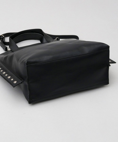 cheek（BAG）（チーク）の「2WAY ショルダートート リベット レザー調 トートバッグ（トートバッグ・レディース・シルバー/ブラック・FREE）」の19枚目の写真