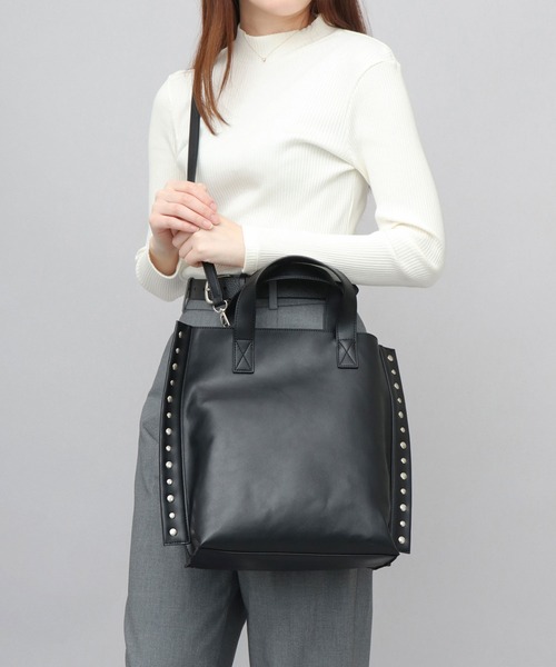 cheek（BAG）（チーク）の「2WAY ショルダートート リベット レザー調 トートバッグ（トートバッグ・レディース・シルバー/ブラック・FREE）」の3枚目の写真