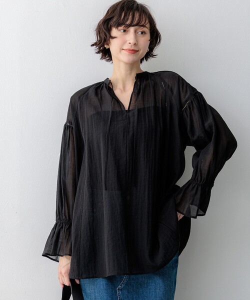 23区(ニジュウサンク)の「リネンミックスシアースラブ ギャザーブラウス(シャツ/ブラウス・レディース・カーキ系/ベージュ系/ブラック系・38)」の2枚目の写真