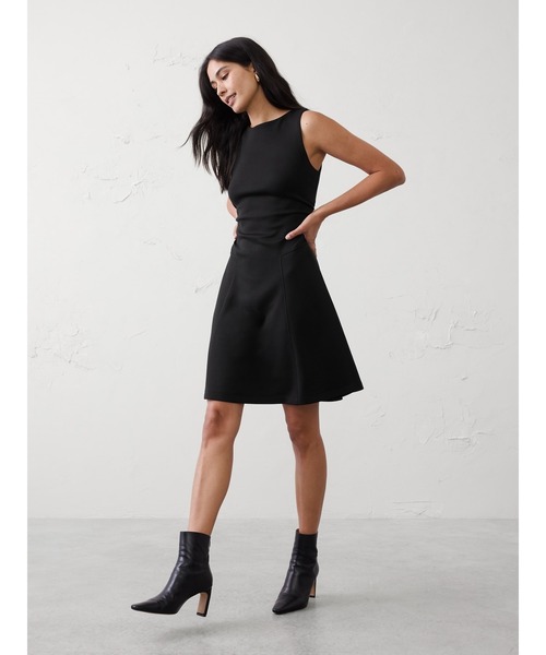 BANANA REPUBLIC FACTORY STORE（バナナリパブリック ファクトリーストア）の「BANANA REPUBLIC FACTORY STORE　　ソフトタッチ シャーリングウエスト ニーレングス ワンピース（ワンピース・レディース・ネイビー/ブラック・M/S/L/XS）」の2枚目の写真