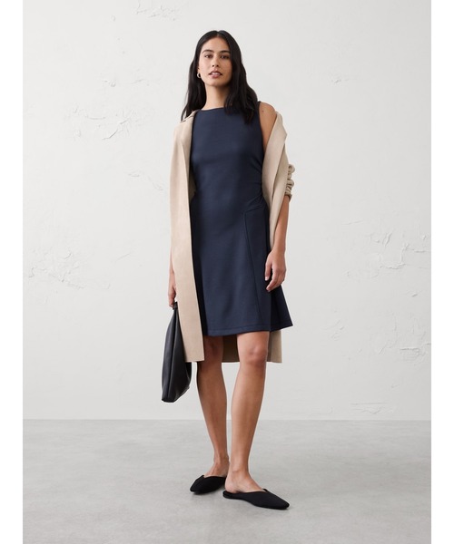 BANANA REPUBLIC FACTORY STORE（バナナリパブリック ファクトリーストア）の「BANANA REPUBLIC FACTORY STORE　　ソフトタッチ シャーリングウエスト ニーレングス ワンピース（ワンピース・レディース・ネイビー/ブラック・M/S/L/XS）」の5枚目の写真