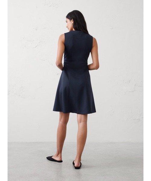 BANANA REPUBLIC FACTORY STORE（バナナリパブリック ファクトリーストア）の「BANANA REPUBLIC FACTORY STORE　　ソフトタッチ シャーリングウエスト ニーレングス ワンピース（ワンピース・レディース・ネイビー/ブラック・M/S/L/XS）」の4枚目の写真