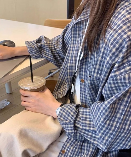 SallyLunn（サリーラン）の「ルーズチェックシャツ（シャツ/ブラウス・レディース・ベージュ/ブルー・LARGE/MEDIUM）」の11枚目の写真