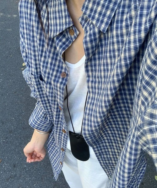 SallyLunn（サリーラン）の「ルーズチェックシャツ（シャツ/ブラウス・レディース・ベージュ/ブルー・LARGE/MEDIUM）」の13枚目の写真
