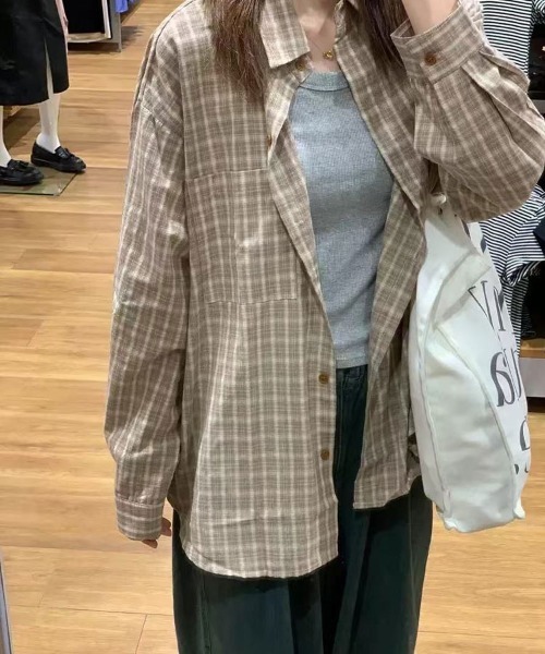 SallyLunn（サリーラン）の「ルーズチェックシャツ（シャツ/ブラウス・レディース・ベージュ/ブルー・LARGE/MEDIUM）」の9枚目の写真