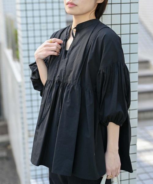 &HALF(アンドハーフ)の「【indian Cotton Collection】インド綿ネックリボン切替ブラウス(シャツ/ブラウス・レディース・ブラック/ライトブルー/ピンク/オフホワイト・M)」の2枚目の写真