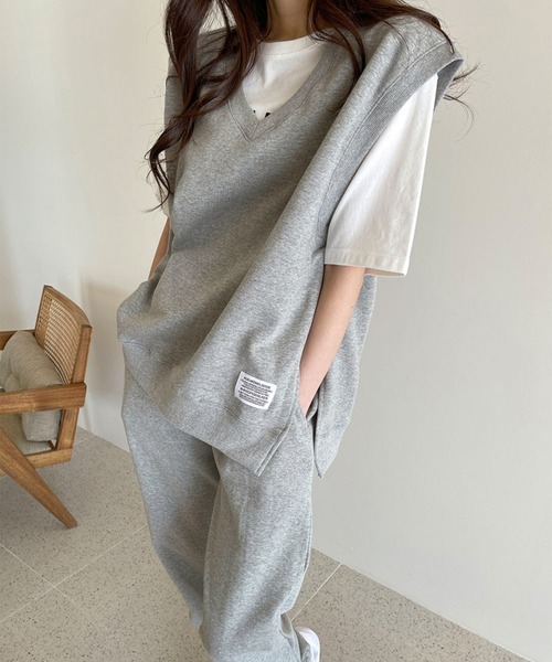 LAFFMO(ラフモ)の「【セットアップ】スウェットVネックベスト&パンツ 上下2点セット(セットアップ・レディース・ブラック/グレー・F)」の3枚目の写真