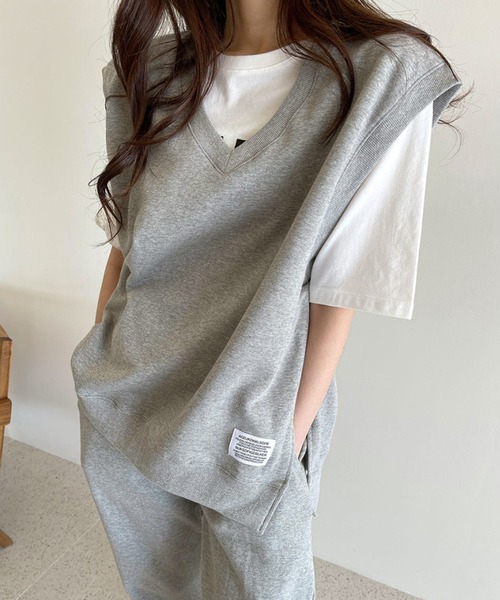 LAFFMO(ラフモ)の「【セットアップ】スウェットVネックベスト&パンツ 上下2点セット(セットアップ・レディース・ブラック/グレー・F)」の4枚目の写真