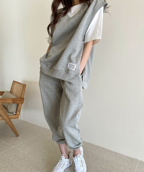 LAFFMO(ラフモ)の「【セットアップ】スウェットVネックベスト&パンツ 上下2点セット(セットアップ・レディース・ブラック/グレー・F)」の6枚目の写真
