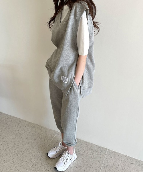 LAFFMO(ラフモ)の「【セットアップ】スウェットVネックベスト&パンツ 上下2点セット(セットアップ・レディース・ブラック/グレー・F)」の8枚目の写真
