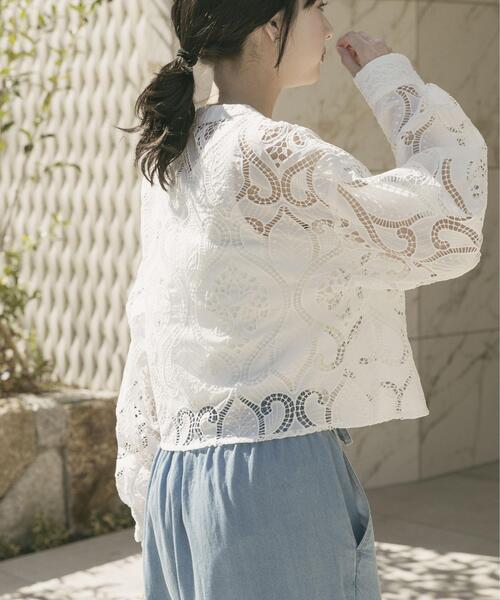 ITEMS URBANRESEARCH（アイテムズ アーバンリサーチ）の「レースクロップドシャツ（シャツ/ブラウス・レディース・ホワイト/ブラック・FREE）」の5枚目の写真