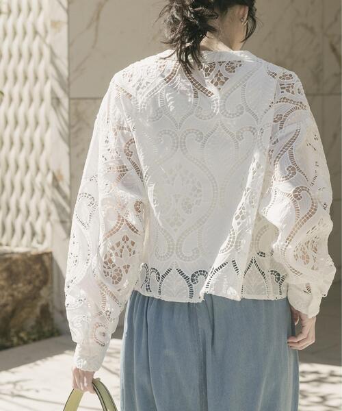 ITEMS URBANRESEARCH（アイテムズ アーバンリサーチ）の「レースクロップドシャツ（シャツ/ブラウス・レディース・ホワイト/ブラック・FREE）」の6枚目の写真