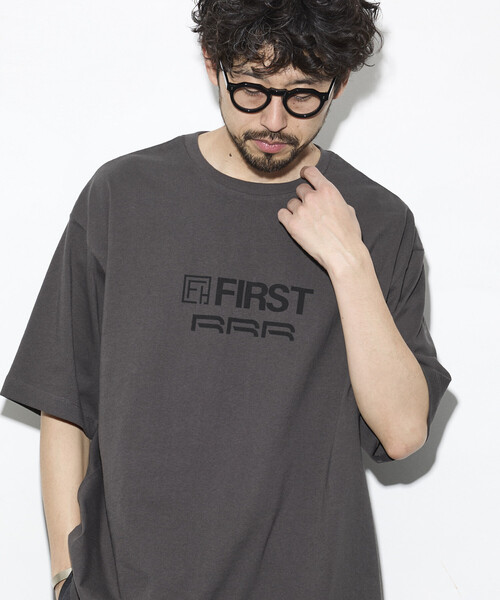 Firsthand(ファーストハンド)の「Firsthand/ファーストハンド 6オンス フロントロゴプリント クルーネックTシャツ / プリントTシャツ PRINT RRR(Tシャツ/カットソー・メンズ・ブラック/ホワイト/グレー/チャコールグレー/ネイビー・LARGE/MEDIUM)」の3枚目の写真