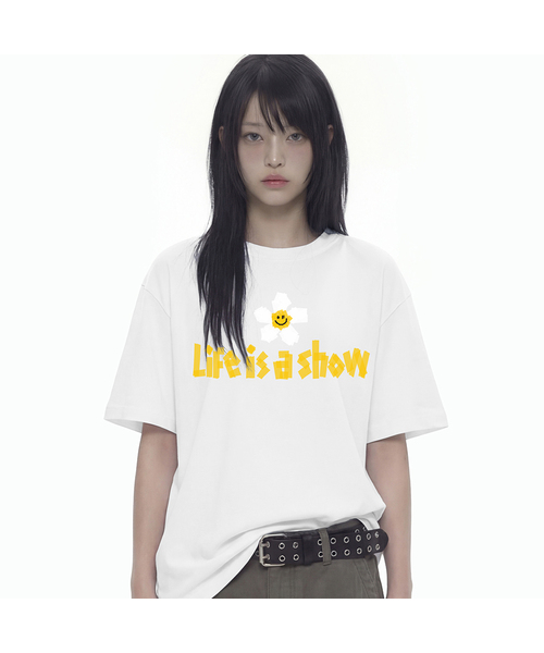 GRAVER（グレーバー）の「[ユニセックス]テープフラワースマイル半袖Tシャツ_4カラー（Tシャツ/カットソー・レディース・ブラック/ホワイト/ライトグレー/ネイビー・SMALL/MEDIUM/LARGE）」の2枚目の写真